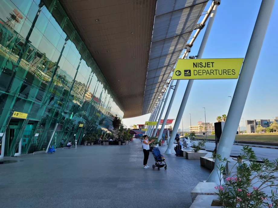 sosire pe aeroportul Tirana