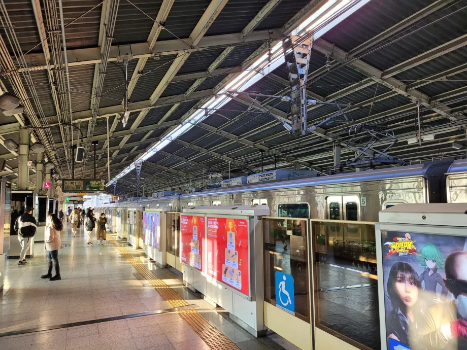 Platformă la stația de metrou Seoul, Seoul