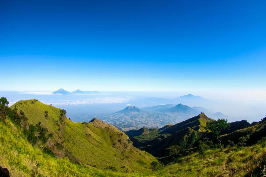 Priveliști în timpul ascensiunii la Muntele Merbabu