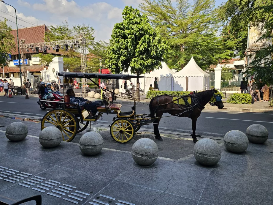 Fiacre plimbare la Malioboro