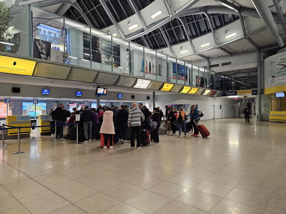 Sala de plecări, Aeroportul BRQ