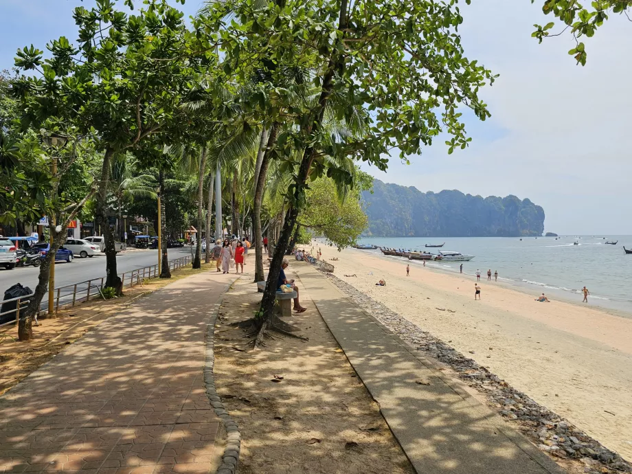 Promenada și plaja Ao Nang