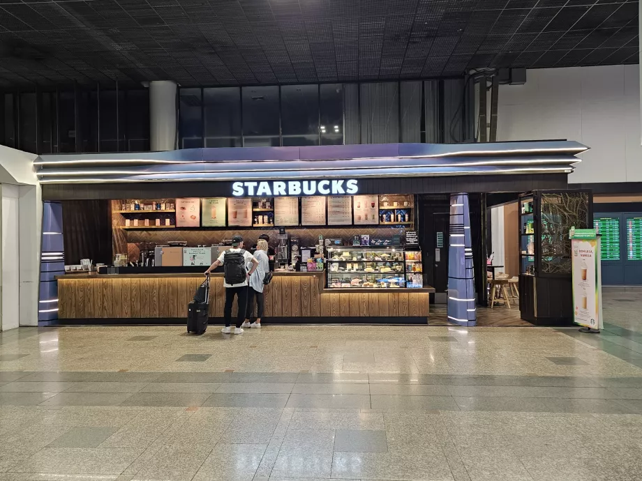 Starbucks, zona publică a terminalului internațional