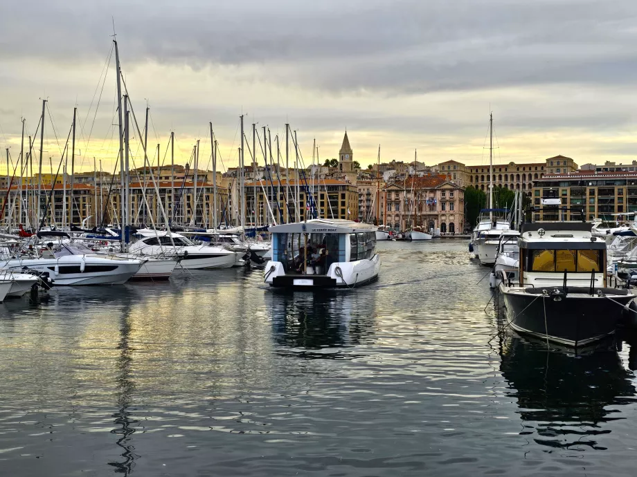 Feribot peste Vieux Port