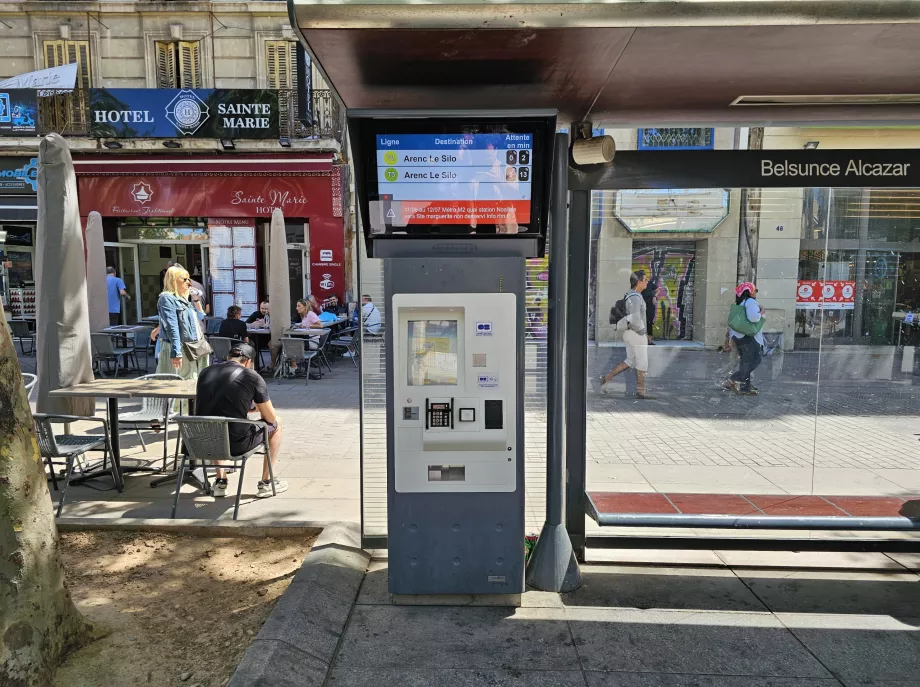 Automat de bilete la stația de tramvai