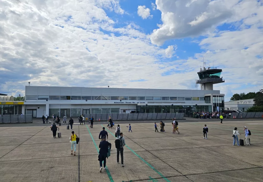 sosire la aeroport Tours