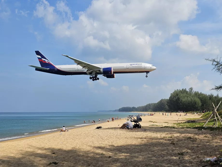 Aeroflot deasupra Mai Khao