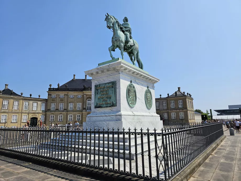 Statuia ecvestră a regelui Frederik V.