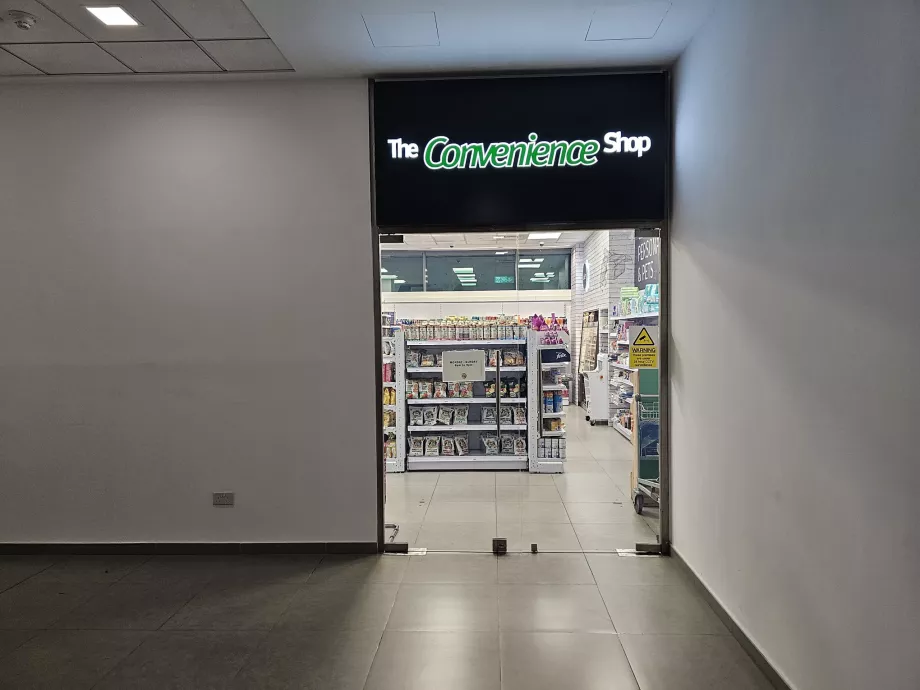 Supermarket în apropierea Aeroportului Malta