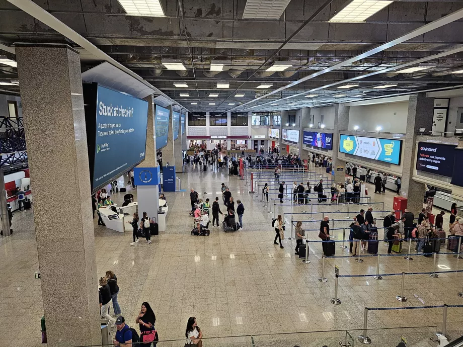 Salonul de plecări, Aeroportul Malta