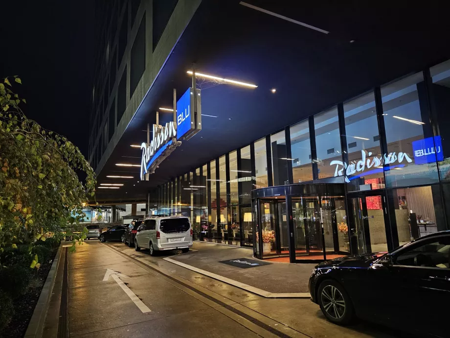 Hotel Radisson Blu, Aeroportul ZRH