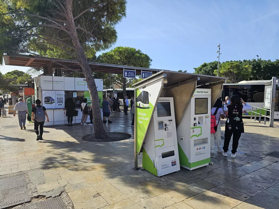 Distribuitoare automate - Stația de autobuz Valletta