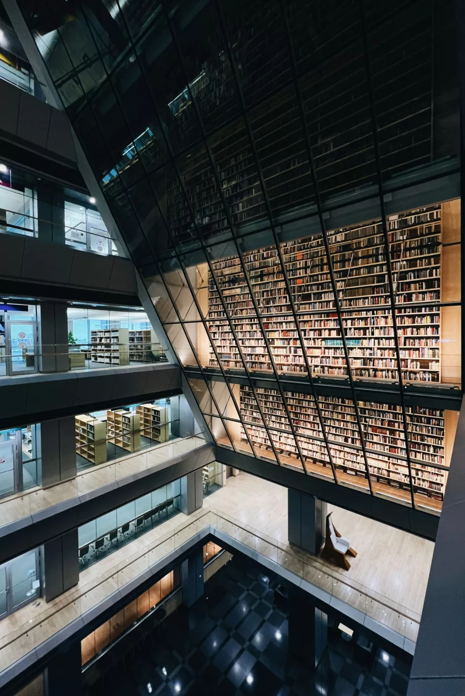 Interiorul Bibliotecii Naționale a Letoniei