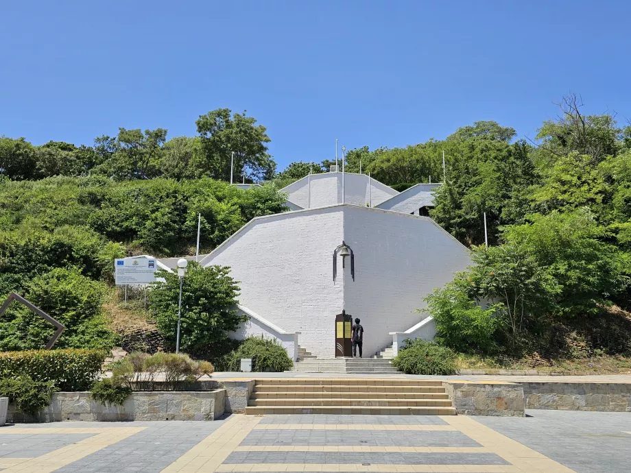 Scara către memorialul marinarilor