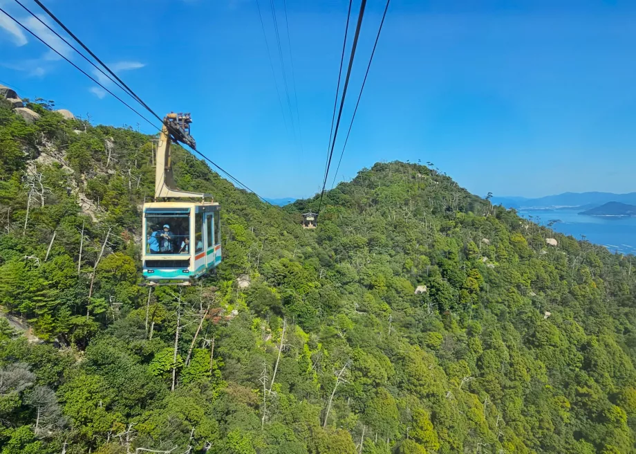 A doua parte a telefericului de pe Muntele Misen