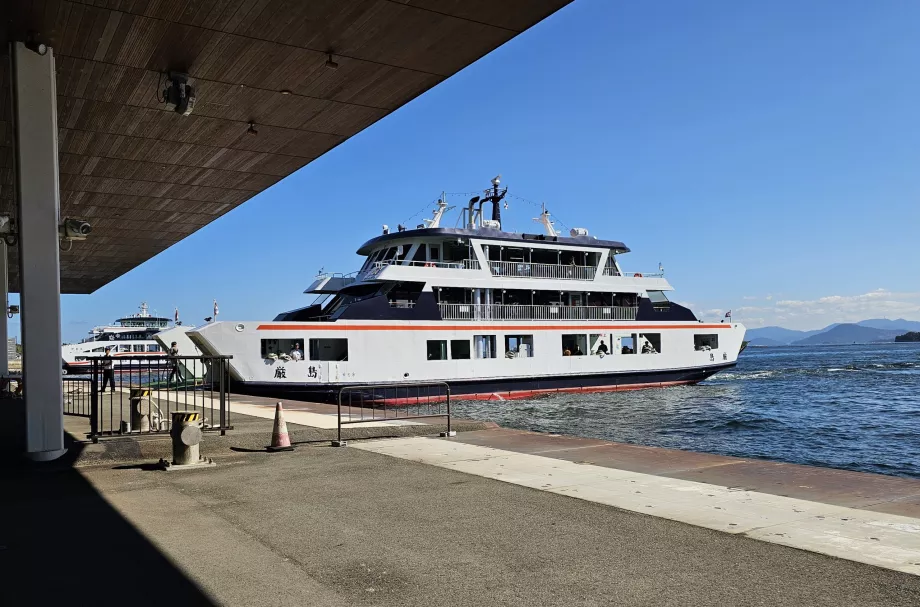 Feribot către insula Miyajima