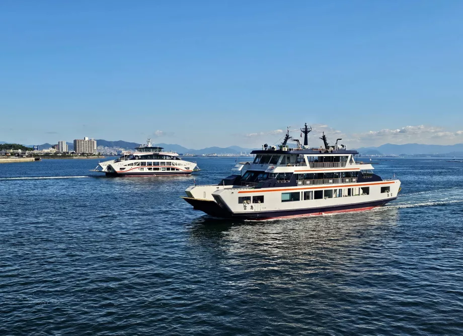 Feriboturi către Miyajima