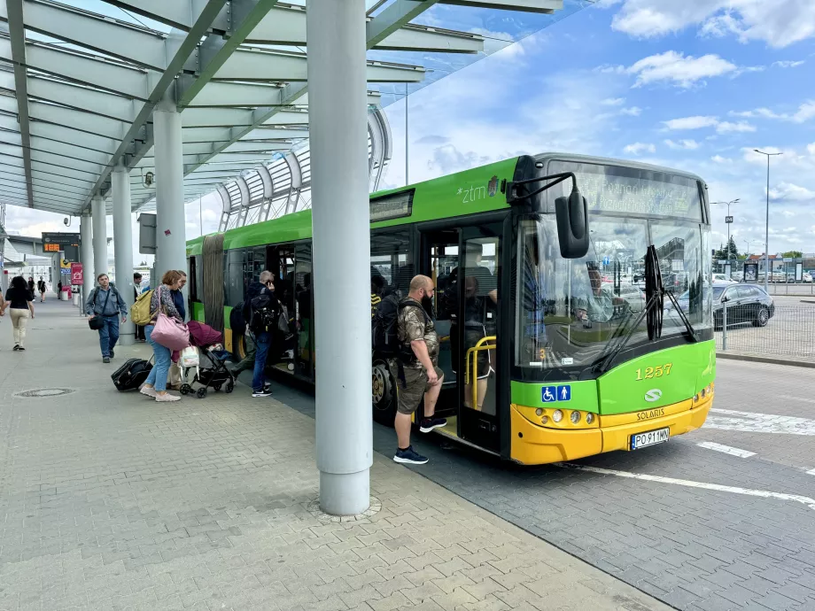 Autobuzul numărul 159 de la Aeroportul Poznan