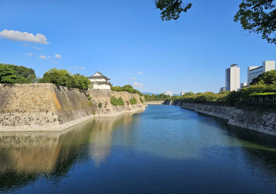 Castelul Osaka, ziduri și șanț