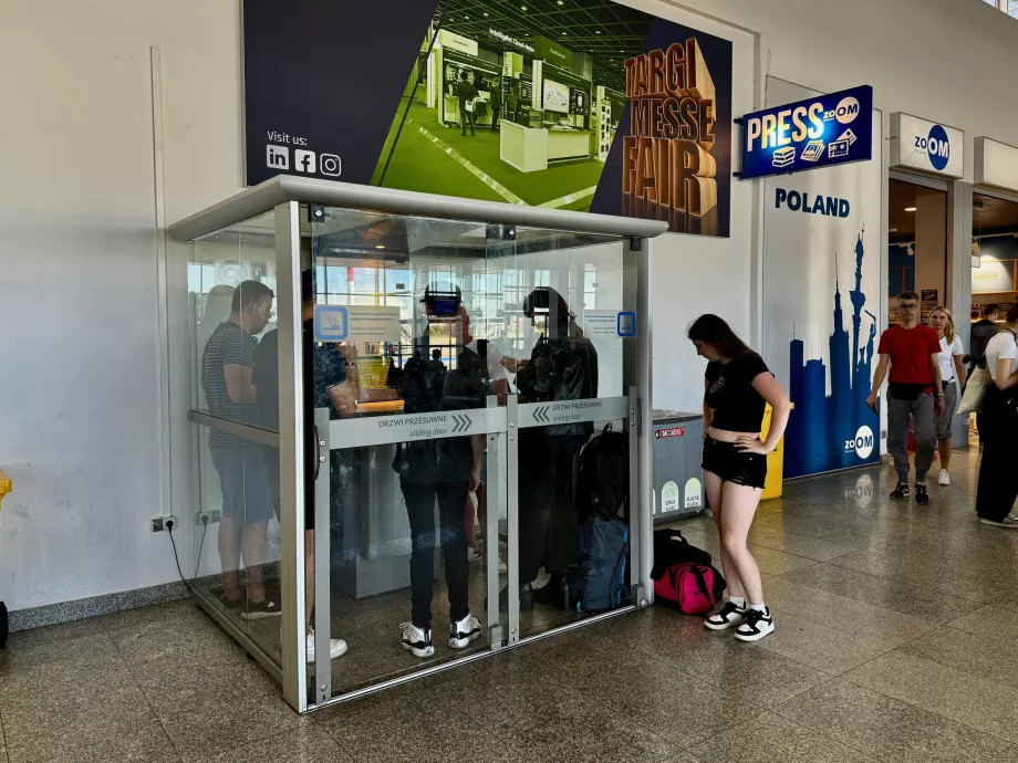 Sală pentru fumători în terminal