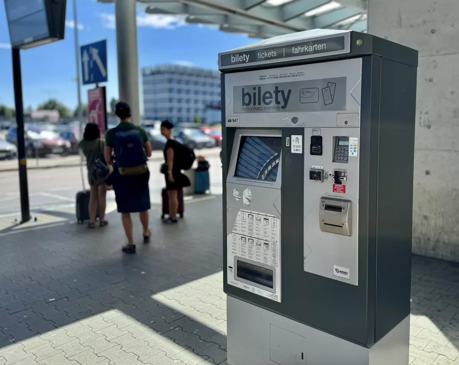 Automat de bilete la aeroport