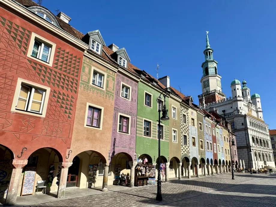 Case colorate și Primăria pe Stary Rynek în Poznan