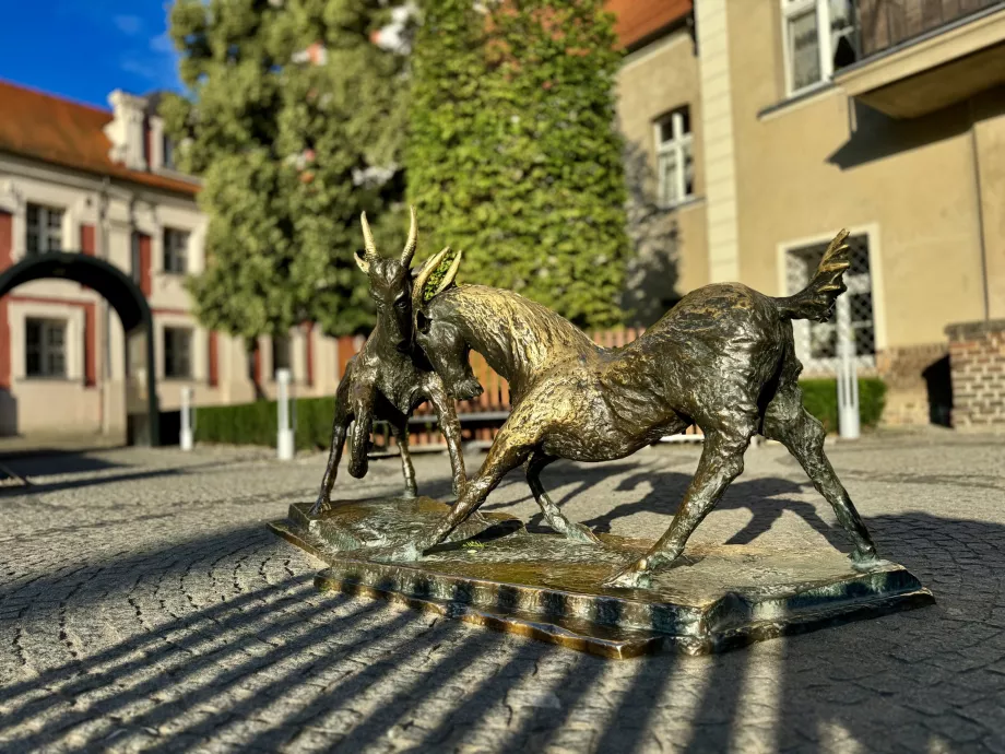 Monument cu două capre