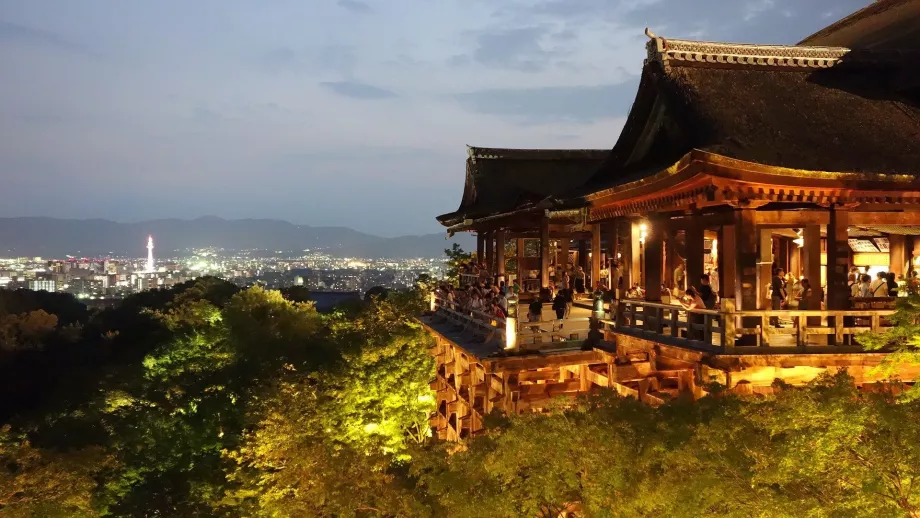 Kiyomizu-dera noaptea