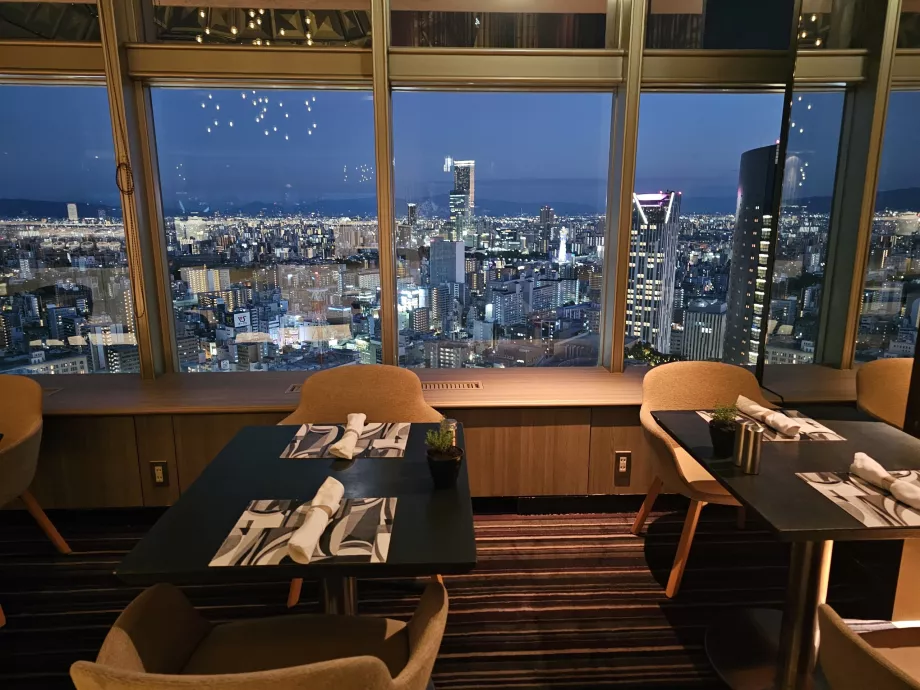 Restaurant și bar, Swissotel Nankai