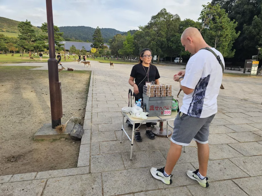 Parcul Nara, vânzare de hrană pentru căprioare