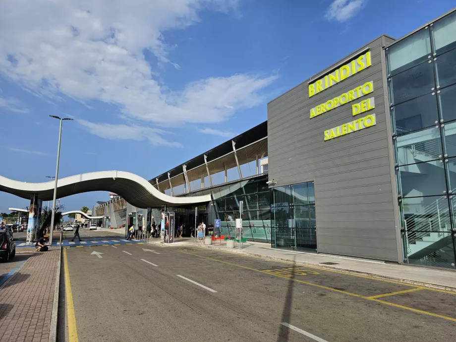 sosire de la aeroportul Brindisi